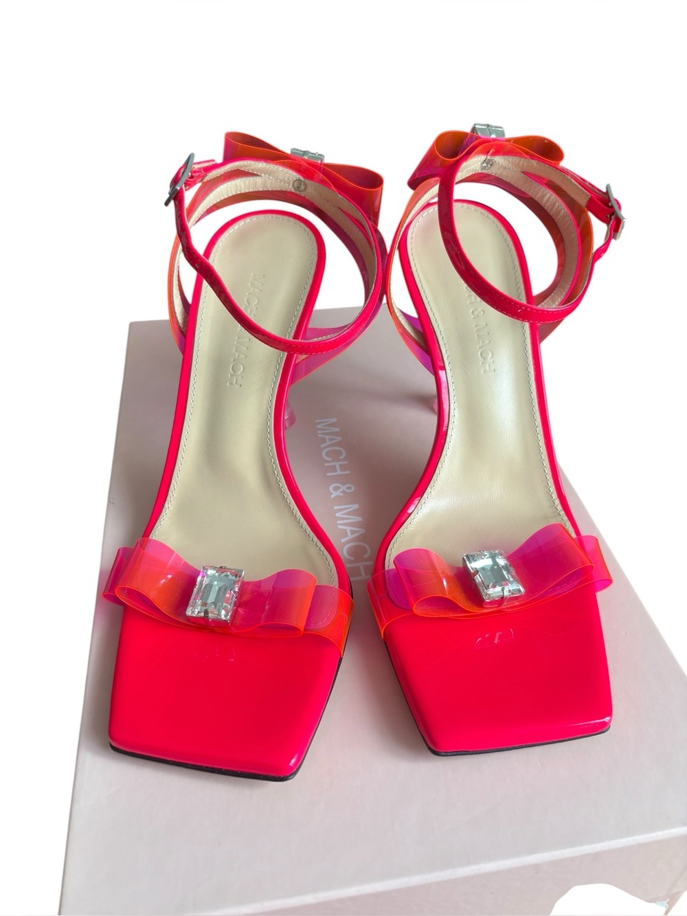 MACH & MACH French Square
PVC Toe Bow Sandal neon pink size Eur. 37/US7